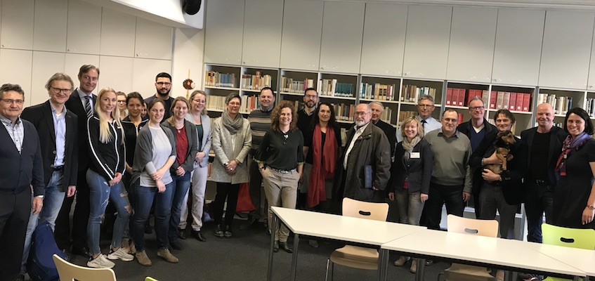 Die Referenten, zusammen mit Peter Renoth, Rektor, 3.v.re., Annette Kliebenstein, 1.Vorsitzende FV HLG, 1.v.re., Jürgen Radius, Fachbetreuer W&R, 2.v.re, Georg Hofer, Beirat 1.v.li