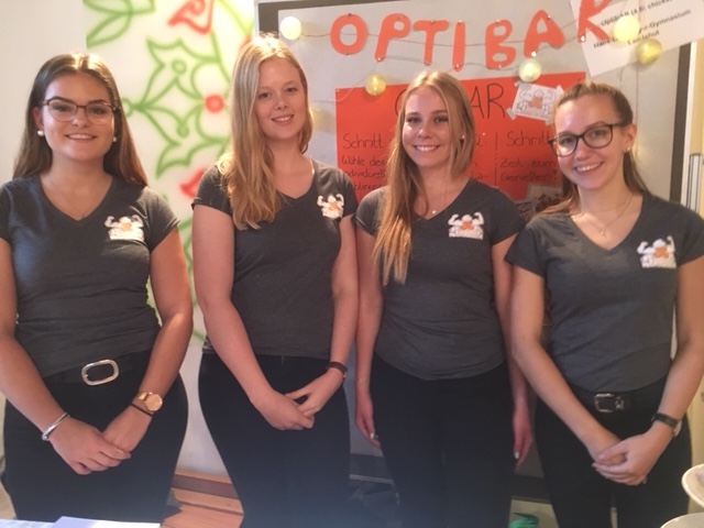Schülerinnen in der Unternehmerrolle (v.l.): Larissa Hafeneder, Maike Rotter, Jana Warkentin, Stefanie Prieler