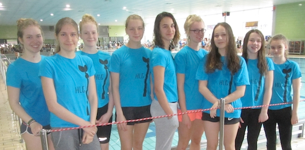 Gruppenfoto des Mädchen Schwimmteams des Leinberger Gymnasiums
